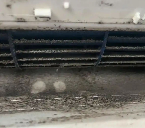 武川空调吹的风有股烧焦味是怎么回事